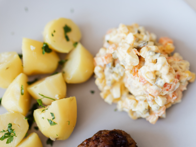 Ensaladilla de langostinos y mayonesa trufada