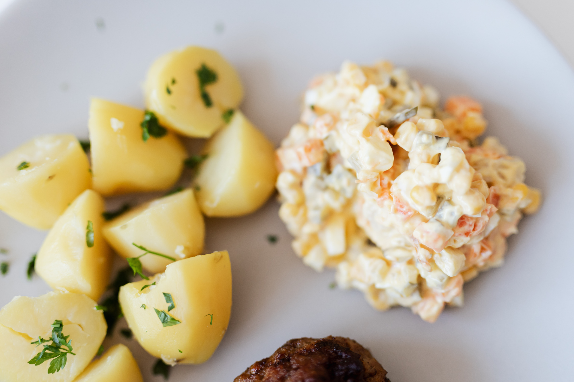 FATCLM Ensaladilla de langostinos y trufa negra